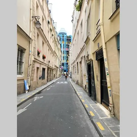 Large, Hyper Central Studio. Historical Apartamento Paris